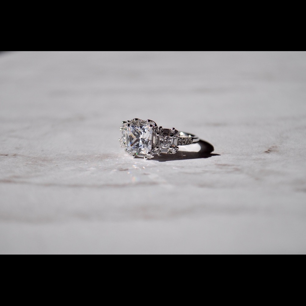 sterling silver ring with CZ - Picture 5 of 8